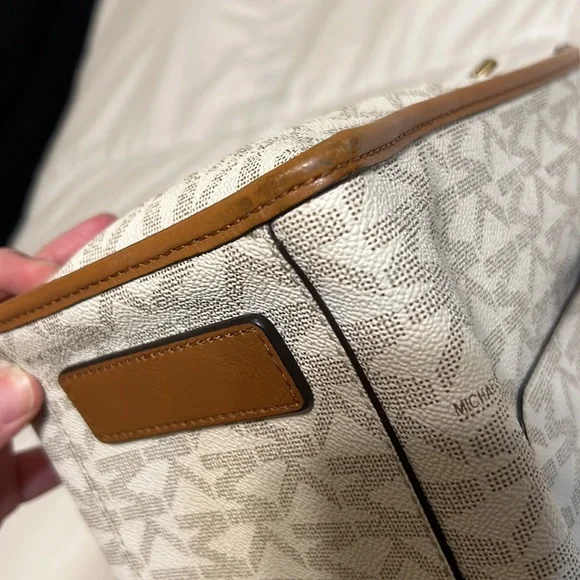 ๐ฅ LOWEST PRICE (small stain & imperfection) - Picture 9 of 15